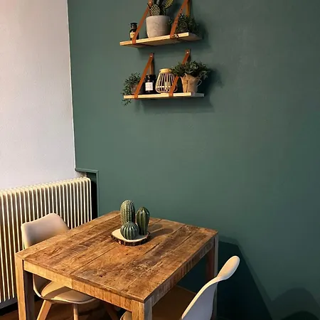 Apartment Dans Un Quartier Anime De